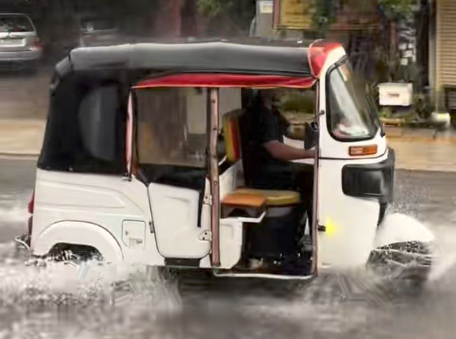 雨の日のトゥクトゥク