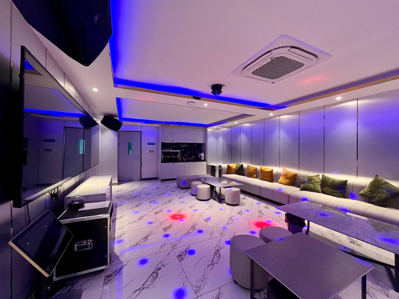 カラオケルーム