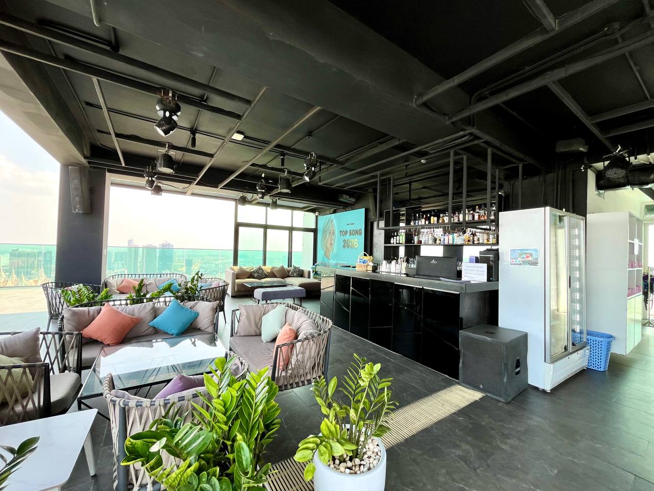 ルーフトップバー